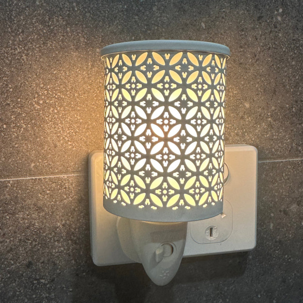 
                
                    Load image into Gallery viewer, Lennon- Mini Metal Wax Warmer - Delicate Blaze Candles 
                
            